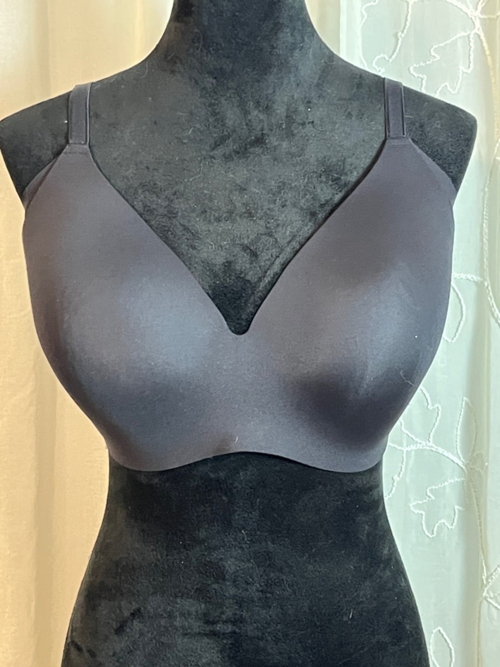 Knix Wireless Seamless Moulded Bra /black “Wing Woman.